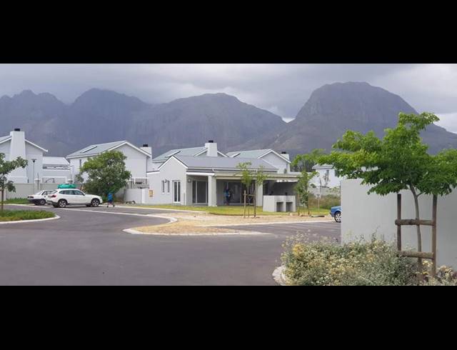 1 BEDROOM PROPERTY TO RENT IN KLEIN DRAKENSTEIN